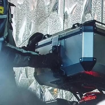 privezak srebro: Aluminijumski top case marke K-FORCE, dizajniran za siguran transport na lalafo.rs — 2 privezak srebro: Aluminijumski top case marke K-FORCE, dizajniran za siguran transport — 2