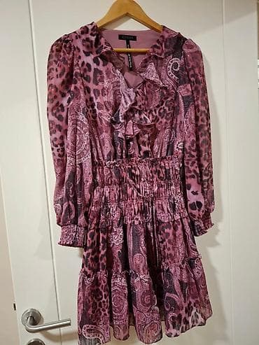 GUESS ženska haljina, mini dužina, romantičnog i ženstvenog kroja. - na lalafo.rs GUESS ženska haljina, mini dužina, romantičnog i ženstvenog kroja. -