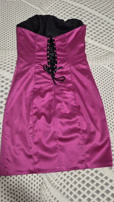 Mini haljina – satenski izgled, boja fuksija, - Kroj: uska silueta na lalafo.rs Mini haljina – satenski izgled, boja fuksija, - Kroj: uska silueta
