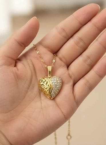 Zlatna ogrlica sa priveskom u obliku srca - Dizajn: srce podeljeno na at lalafo.rs — 2 Zlatna ogrlica sa priveskom u obliku srca - Dizajn: srce podeljeno na — 2