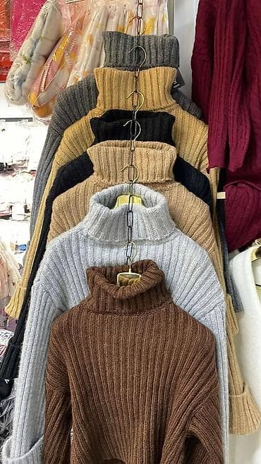 Rebrasti ženski džemper s rol‑kragnom - Model: kratki kroj (crop) at lalafo.rs — 1 Rebrasti ženski džemper s rol‑kragnom - Model: kratki kroj (crop) — 1