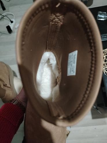 Ugg obuća 39, bоја - Braon na lalafo.rs — 1 Ugg obuća 39, bоја - Braon — 1