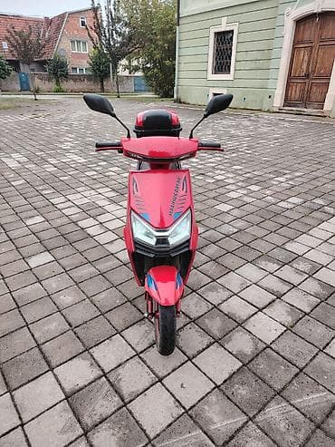 Eektrični skuter Maximus GYAR - Boja: crvena sa plavim i crnim na lalafo.rs Eektrični skuter Maximus GYAR - Boja: crvena sa plavim i crnim