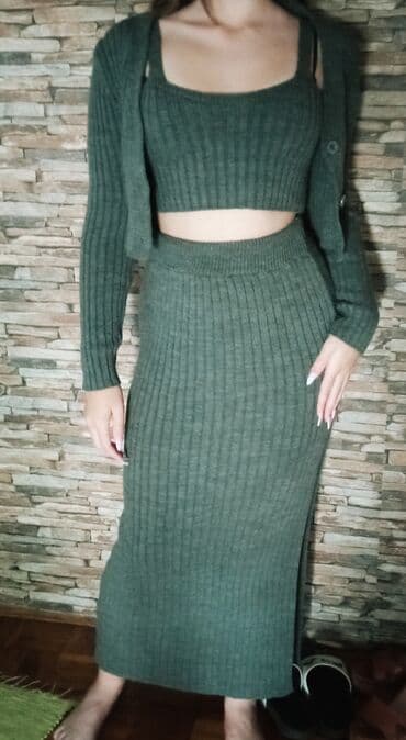 NOV trodelni trikotazni komplet. velucina univerzalna na lalafo.rs NOV trodelni trikotazni komplet. velucina univerzalna