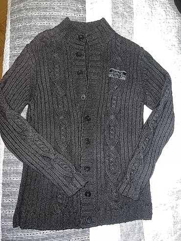 DKNY džemper size 16 ili po njihovom XL.Kupljen u Berlinu greškom na lalafo.rs DKNY džemper size 16 ili po njihovom XL.Kupljen u Berlinu greškom