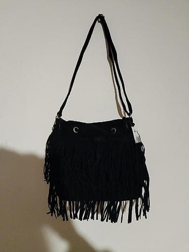 Crna torba sa resama – boho stil - Materijal: mekani veštački antilop at lalafo.rs — 1 Crna torba sa resama – boho stil - Materijal: mekani veštački antilop — 1