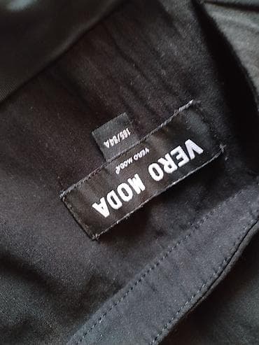 Vero Moda haljina S
Duzina 80 Pazuh po 42 na lalafo.rs — 3 Vero Moda haljina S
Duzina 80 Pazuh po 42 — 3