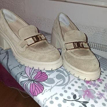 Kožne cipele
br.40.
Kupljene u Istanbulu,obuvane 3,4 puta na lalafo.rs — 1 Kožne cipele
br.40.
Kupljene u Istanbulu,obuvane 3,4 puta — 1