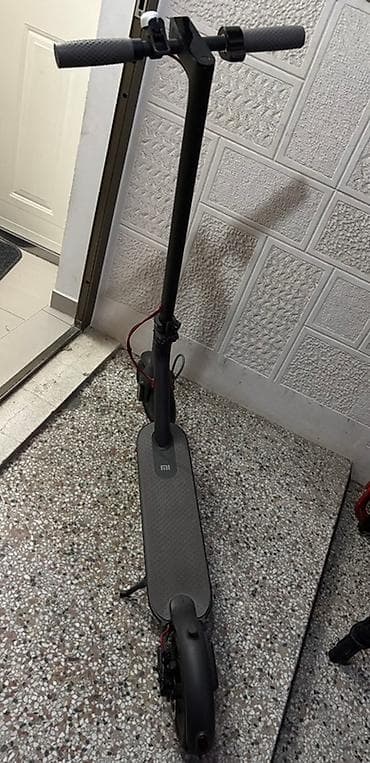 dve suknje po: Xiami električni trotinet, M365, vožen svega 10-ak puta, kao nov at lalafo.rs — 1 dve suknje po: Xiami električni trotinet, M365, vožen svega 10-ak puta, kao nov — 1