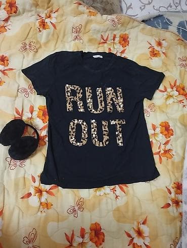 Crna ženska majica kratkih rukava sa natpisom “RUN OUT” na prednjoj at lalafo.rs — 2 Crna ženska majica kratkih rukava sa natpisom “RUN OUT” na prednjoj — 2