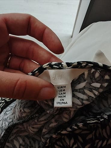 Leprsava mini crno-siva haljina Velicina M H&M Dimenzije na lalafo.rs — 5 Leprsava mini crno-siva haljina Velicina M H&M Dimenzije — 5