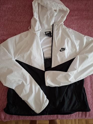 Nike zenskajakna sa kapuljačom, model sa rajsferšlusom, veličina S. - na lalafo.rs — 1 Nike zenskajakna sa kapuljačom, model sa rajsferšlusom, veličina S. - — 1