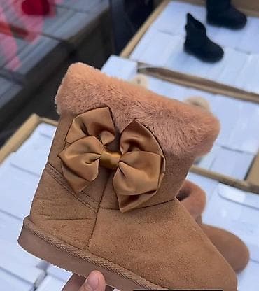 Dečje zimske čizmice . Cena 2500 din na lalafo.rs — 10 Dečje zimske čizmice . Cena 2500 din — 10