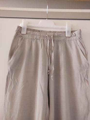 pantalone butiku ali: Pantalone sa ranflom velicina S. Bez boja. Prelep lagan materijal na lalafo.rs — 3 pantalone butiku ali: Pantalone sa ranflom velicina S. Bez boja. Prelep lagan materijal — 3