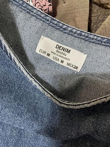 bermude teksas br: Ženska teksas bluza sa volanima. Bershka vel M. Nova at lalafo.rs — 7 bermude teksas br: Ženska teksas bluza sa volanima. Bershka vel M. Nova — 7