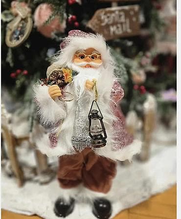 Dekorativna figura Deda Mraza – ružičasti kaput sa šljokicama - Visok na lalafo.rs — 1 Dekorativna figura Deda Mraza – ružičasti kaput sa šljokicama - Visok — 1