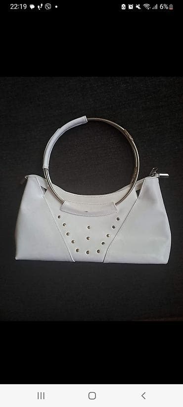 Tasnica prelepa samo 1200 din at lalafo.rs Tasnica prelepa samo 1200 din