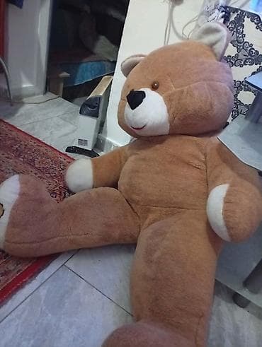 Ogromni plišani meda – braon sa belim detaljima oko 130 cm - Veliki na lalafo.rs Ogromni plišani meda – braon sa belim detaljima oko 130 cm - Veliki