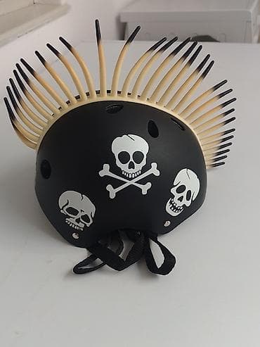 Oprema za bicikliste: Kaciga za bicikl/rolere sa “irokes” mohawk ukrasom i motivima lobanja na lalafo.rs — 2 Oprema za bicikliste: Kaciga za bicikl/rolere sa “irokes” mohawk ukrasom i motivima lobanja — 2
