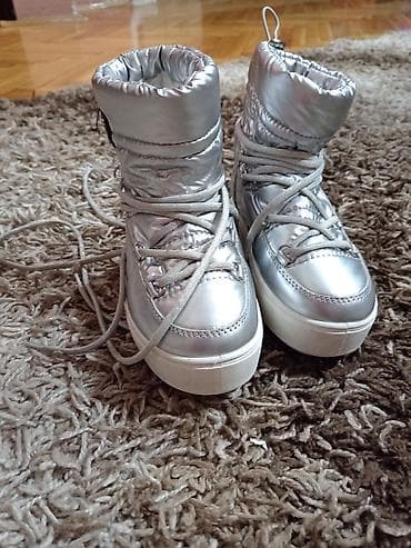 Snegerice, ocuvane bez ostecenja. 32br na lalafo.rs — 1 Snegerice, ocuvane bez ostecenja. 32br — 1