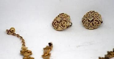 Vintage Avon nakit Goldtone Textured Scroll Work. Prodaje se prekrasan na lalafo.rs — 3 Vintage Avon nakit Goldtone Textured Scroll Work. Prodaje se prekrasan — 3