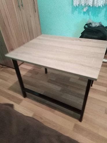 Moderan pravougaoni sto sa metalnim ramom i pločom u dekoru svetlog na lalafo.rs Moderan pravougaoni sto sa metalnim ramom i pločom u dekoru svetlog