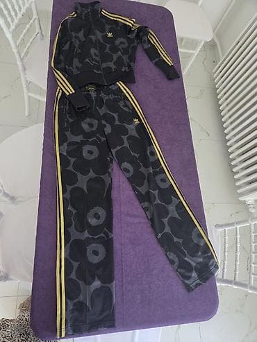 Adidas x Marimekko trenerka – ženski komplet (jakna + pantalone) na lalafo.rs Adidas x Marimekko trenerka – ženski komplet (jakna + pantalone)