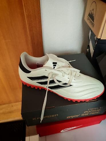 Adidas kopačke za veštačku travu (TF/turf) - Model: Adidas (bele sa na lalafo.rs — 2 Adidas kopačke za veštačku travu (TF/turf) - Model: Adidas (bele sa — 2