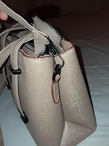cista koza broj: Miami Polo torba, srednje veličine. Jednom nošena. Plaćena 5300 dinara na lalafo.rs — 3 cista koza broj: Miami Polo torba, srednje veličine. Jednom nošena. Plaćena 5300 dinara — 3