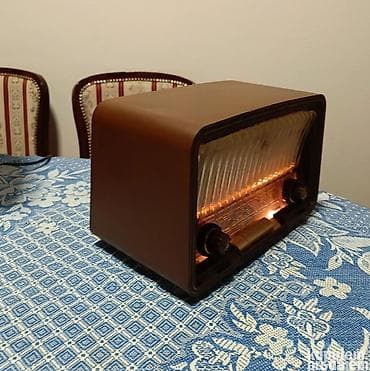 Antiques: Philips lampaski radio – vintage model sa bakelitnim kućištem - at lalafo.rs — 4 Antiques: Philips lampaski radio – vintage model sa bakelitnim kućištem - — 4