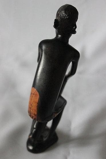 AFRIČKA DRVENA FIGURA | Afrička drvena figura muškarca sa na lalafo.rs AFRIČKA DRVENA FIGURA | Afrička drvena figura muškarca sa