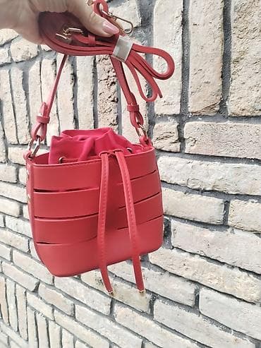 zenske original guess: Mala kozna torba nova
24*16 na lalafo.rs — 3 zenske original guess: Mala kozna torba nova
24*16 — 3