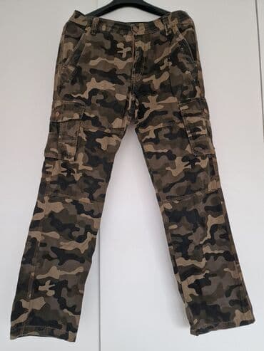 Pantalone: Kargo pantalone sa maskirnim printom - Model: kargo pantalone sa na lalafo.rs Pantalone: Kargo pantalone sa maskirnim printom - Model: kargo pantalone sa