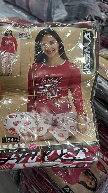 zenske broj: M, color - Red at lalafo.rs — 2 zenske broj: M, color - Red — 2