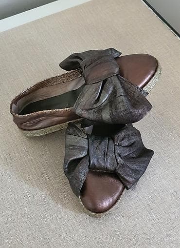 Espadrile su napravljene od prirodne kože cele. Broj je 40.5. Prelepe na lalafo.rs Espadrile su napravljene od prirodne kože cele. Broj je 40.5. Prelepe