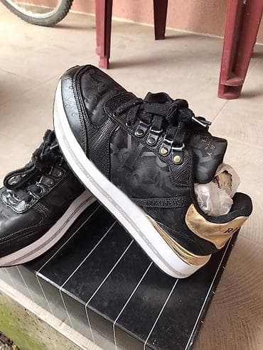 Replay ženske patike – crno-zlatne - Brend: Replay (logo na peti i na lalafo.rs — 1 Replay ženske patike – crno-zlatne - Brend: Replay (logo na peti i — 1