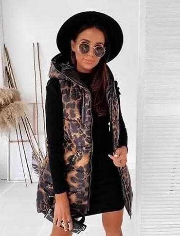 Ženska prošivena prsluk-jakna sa kapuljačom – leopard print - Model na lalafo.rs — 2 Ženska prošivena prsluk-jakna sa kapuljačom – leopard print - Model — 2