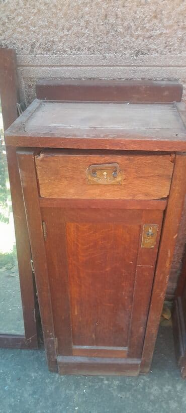 Antique Dressers: Drvene noćne ormariće – starinski model - Materijal: puno drvo (hrast at lalafo.rs — 8 Antique Dressers: Drvene noćne ormariće – starinski model - Materijal: puno drvo (hrast — 8