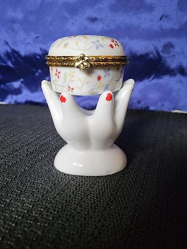 Satula vintaz, nova porcelanska za nakit. Satula he nova,lak na lalafo.rs — 8 Satula vintaz, nova porcelanska za nakit. Satula he nova,lak — 8