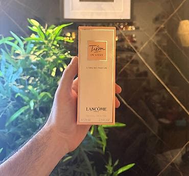 Ovo je parfemska voda Lancôme Trésor In Love. Cvetno-voćni miris za na lalafo.rs Ovo je parfemska voda Lancôme Trésor In Love. Cvetno-voćni miris za