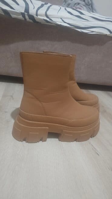 Čizme, Bershka, 36 na lalafo.rs Čizme, Bershka, 36