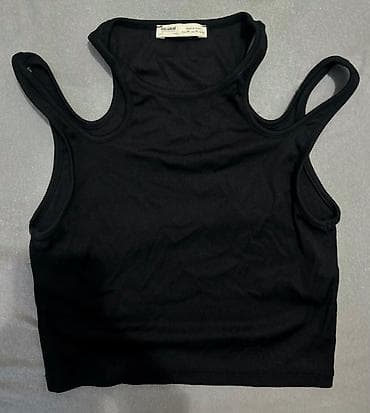 Crni ženski crop top bez rukava sa dvostrukim naramenicama - Boja na lalafo.rs — 1 Crni ženski crop top bez rukava sa dvostrukim naramenicama - Boja — 1