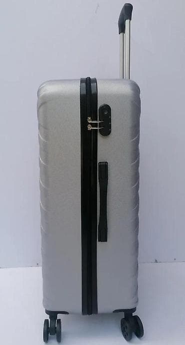 dve suknje po: Tvrdi kofer za putovanje – srebrni - Materijal: izdržljiva at lalafo.rs — 10 dve suknje po: Tvrdi kofer za putovanje – srebrni - Materijal: izdržljiva — 10