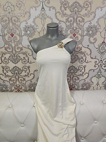 Bez haljina haljina M/L vel. Novo!!! Elegantna duga haljina na jedno na lalafo.rs Bez haljina haljina M/L vel. Novo!!! Elegantna duga haljina na jedno