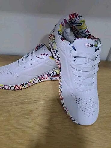 Preudobne,lagane skechers patike
40
cena 3000din. Hc na lalafo.rs — 4 Preudobne,lagane skechers patike
40
cena 3000din. Hc — 4