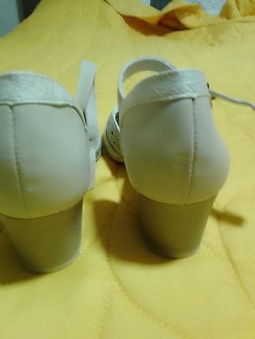 Ženske sandale sa srednje visokom blok potpeticom, brend Cabin. - na lalafo.rs — 3 Ženske sandale sa srednje visokom blok potpeticom, brend Cabin. - — 3