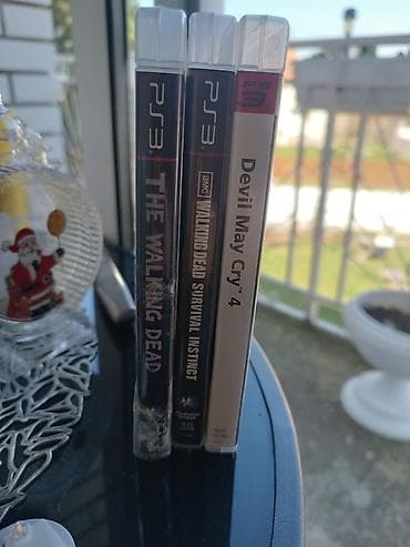Prodajem tri igre za Ps3. Odlicno rade. Ove dve Walking dead su deo na lalafo.rs Prodajem tri igre za Ps3. Odlicno rade. Ove dve Walking dead su deo
