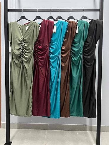 Elegantna midi haljina s naborima - Kroj: uska silueta do pola lista na lalafo.rs — 3 Elegantna midi haljina s naborima - Kroj: uska silueta do pola lista — 3