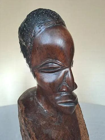 Africka figura od teskog kvalitetnog drveta. Visina 25cm na lalafo.rs — 4 Africka figura od teskog kvalitetnog drveta. Visina 25cm — 4