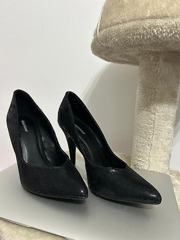 Crne klasične salonke Graceland - Model: špicasti vrh, zatvorena peta na lalafo.rs — 1 Crne klasične salonke Graceland - Model: špicasti vrh, zatvorena peta — 1